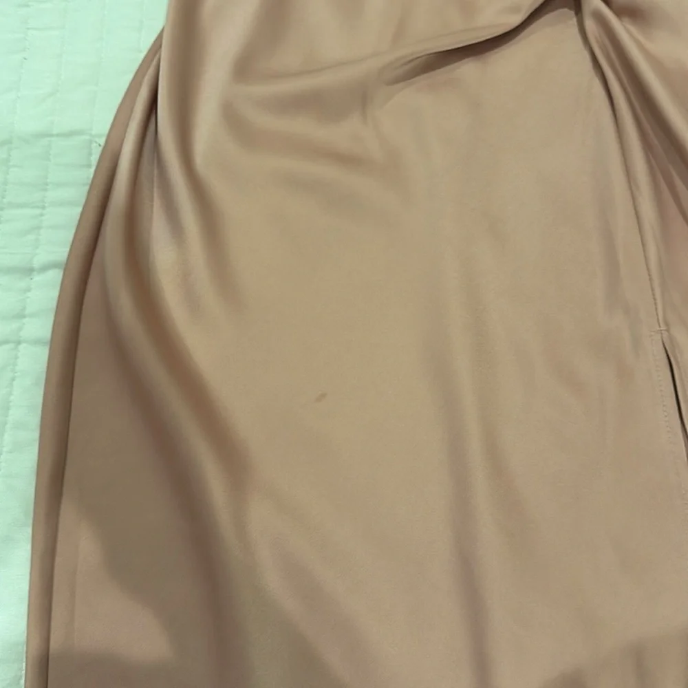 Blush Colored Silk Midi Dress With Knott Detail on the Side! Tiny stain!🩷 - Picture 3 of 3